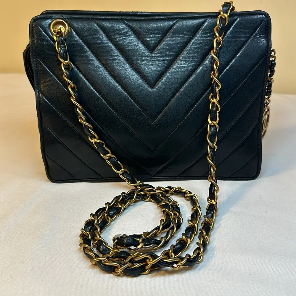 CHANEL Chevron Lambskin V Stitch Black 24K Goldplated Hardware, Serial 1 1989-91